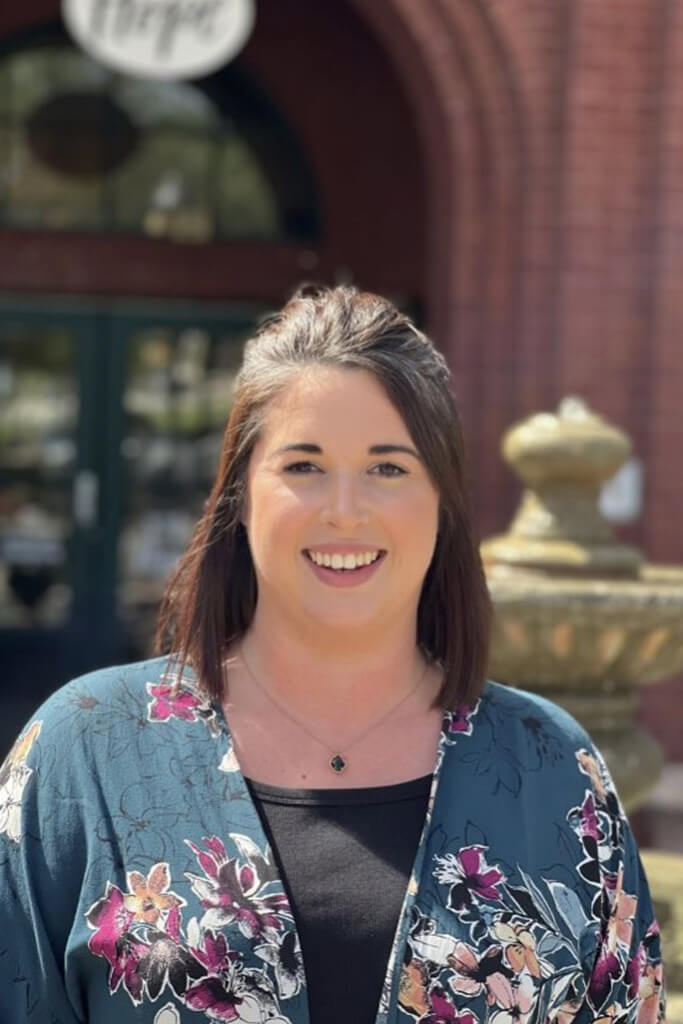 Delayna Choat -Associate